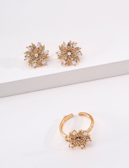 925 Sterling Silver Flower Ring | Adjustable Open Band with Cubic Zirconia | Vintage Gold 6-Petal Lily Promise Ring for Women | Vintage Baroque Pearl & Gold Plated Sterling Silver Jewelry | sweetsaga Jewelry Store