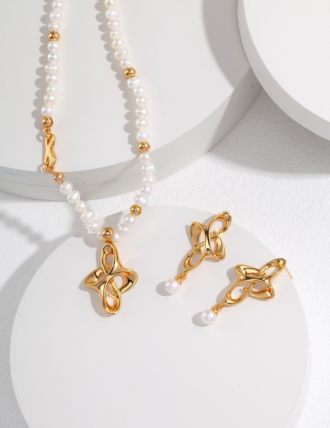 Modern S925 Silver Chinese Knot Pearl Necklace | Geometric Interlocking Pendant 货号：YD0047 | Vintage Baroque Pearl & Gold Plated Sterling Silver Jewelry | sweetsaga Jewelry Store