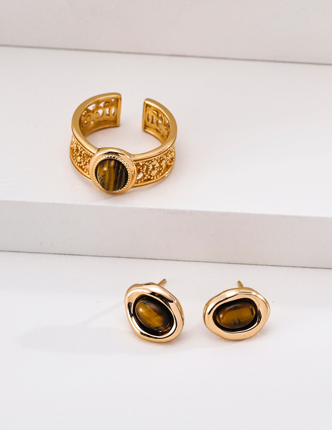 Vintage Court Tiger Eye Ring