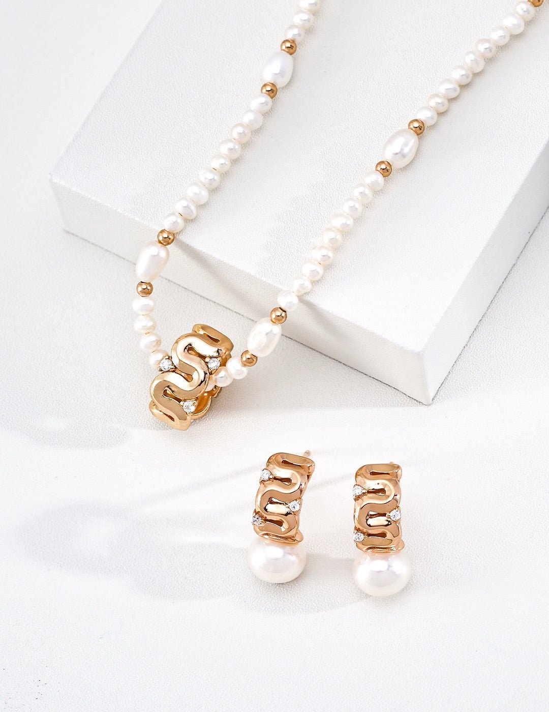 Sterling Silver Natural Pearl & Zirconia Pendant NecklaceD0769 | Vintage Baroque Pearl & Gold Plated Sterling Silver Jewelry | sweetsaga Jewelry Store