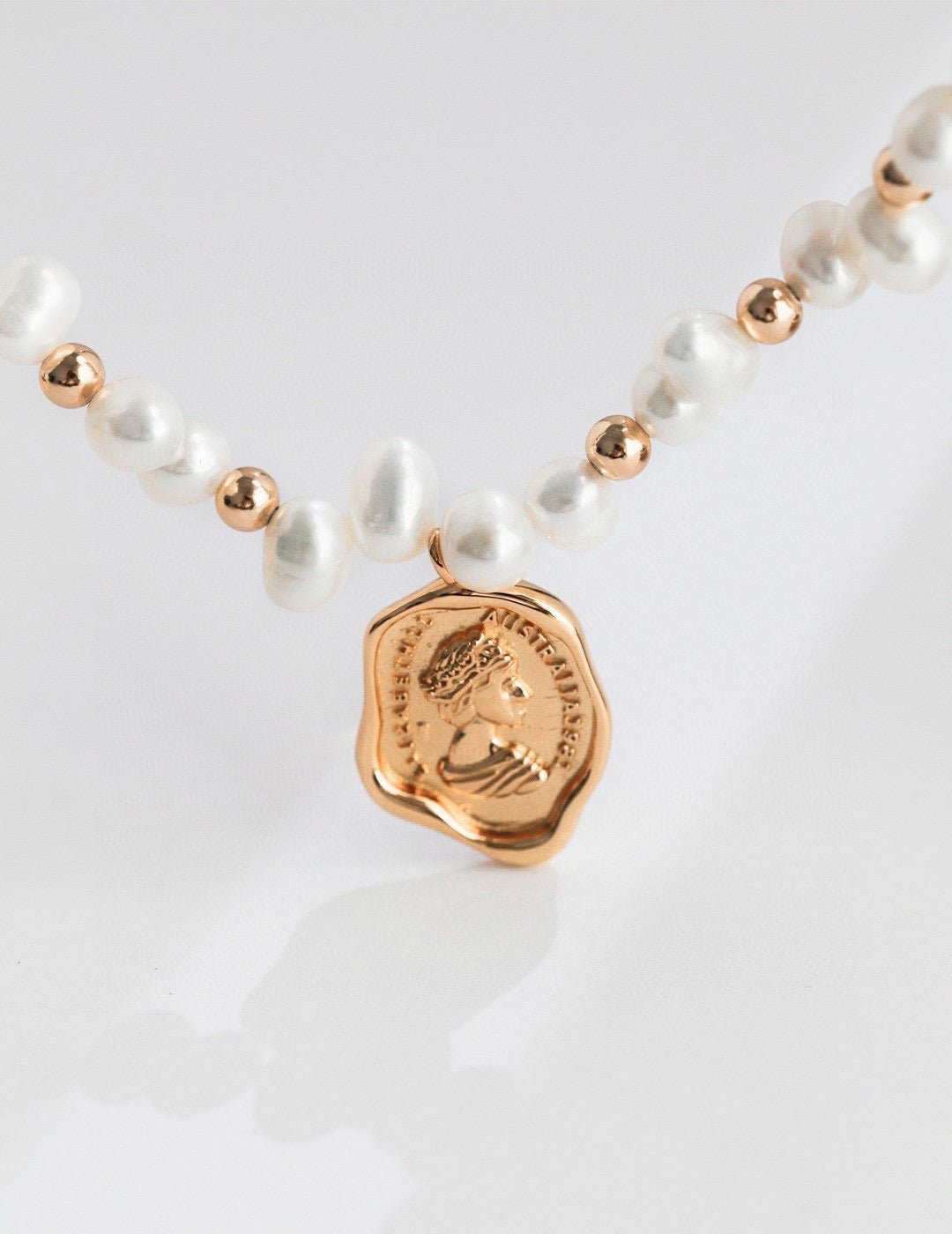 Vintage Queen Signet Pearl Necklace | S925 Silver Wax Seal Pendant 货号：D0276 | Vintage Baroque Pearl & Gold Plated Sterling Silver Jewelry | sweetsaga Jewelry Store