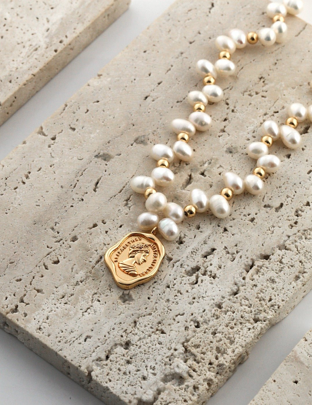 Vintage Queen Signet Pearl Necklace | S925 Silver Wax Seal Pendant 货号：D0276 | Vintage Baroque Pearl & Gold Plated Sterling Silver Jewelry | sweetsaga Jewelry Store