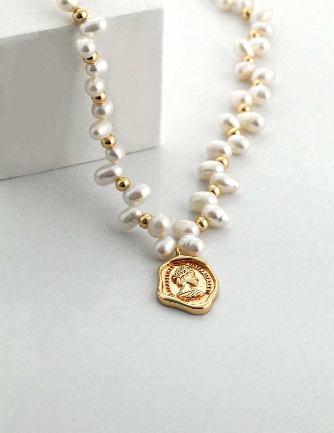 Vintage Queen Signet Pearl Necklace | S925 Silver Wax Seal Pendant 货号：D0276 | Vintage Baroque Pearl & Gold Plated Sterling Silver Jewelry | sweetsaga Jewelry Store